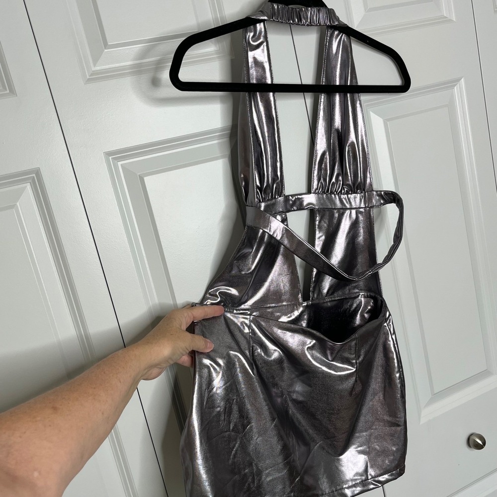 Edikted Silver Metallic Halter Mini Dress NWT Size Medium‎ Open Back - Picture 4 of 14